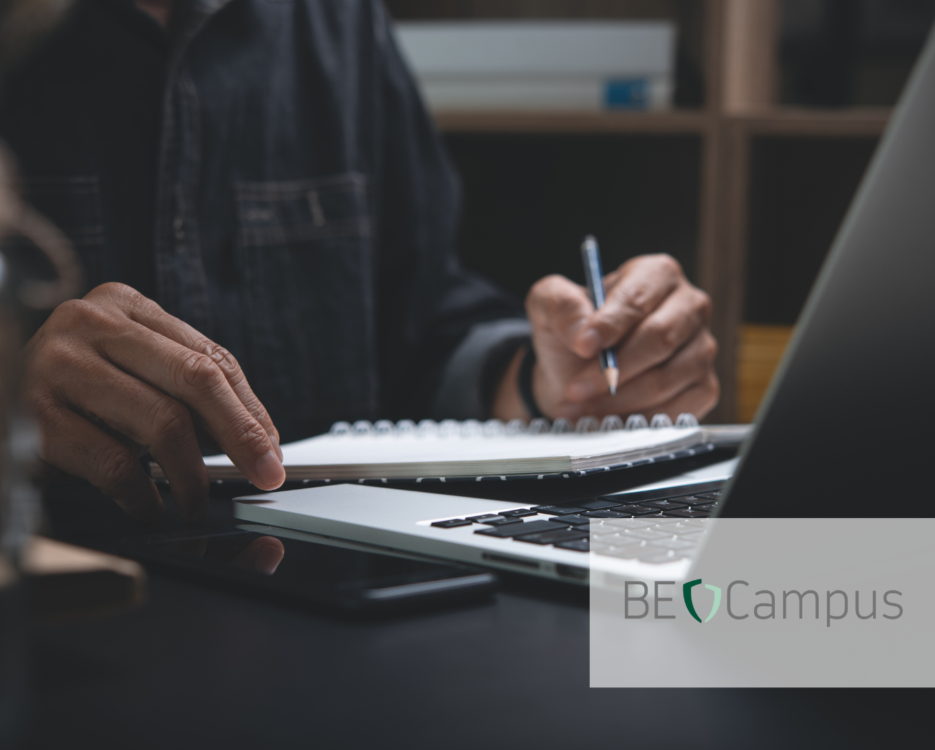 Corredor de seguros en una formación online